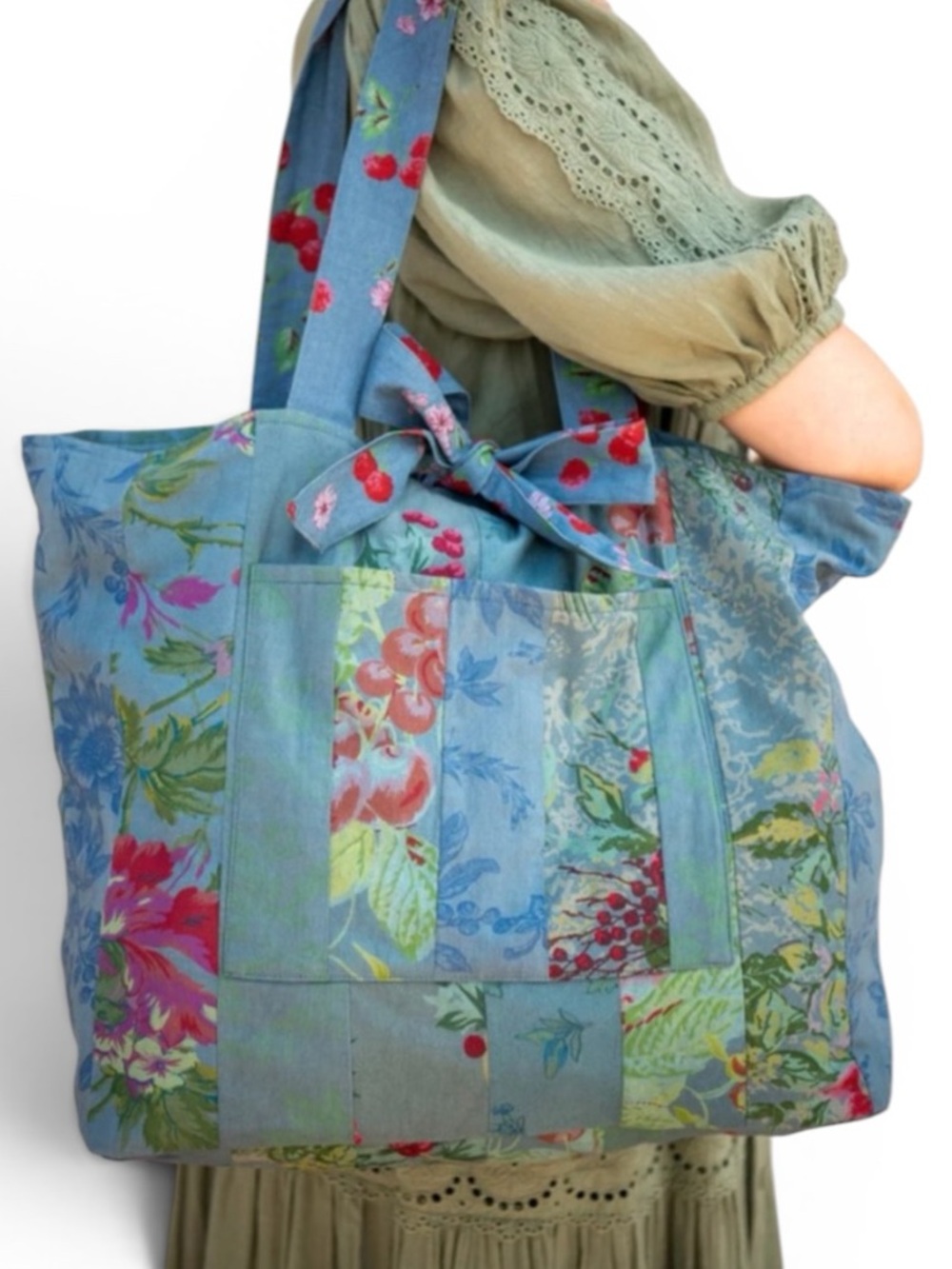 TT5 April Cornell Handmade Floral Patchwork Tote Bag in Blue